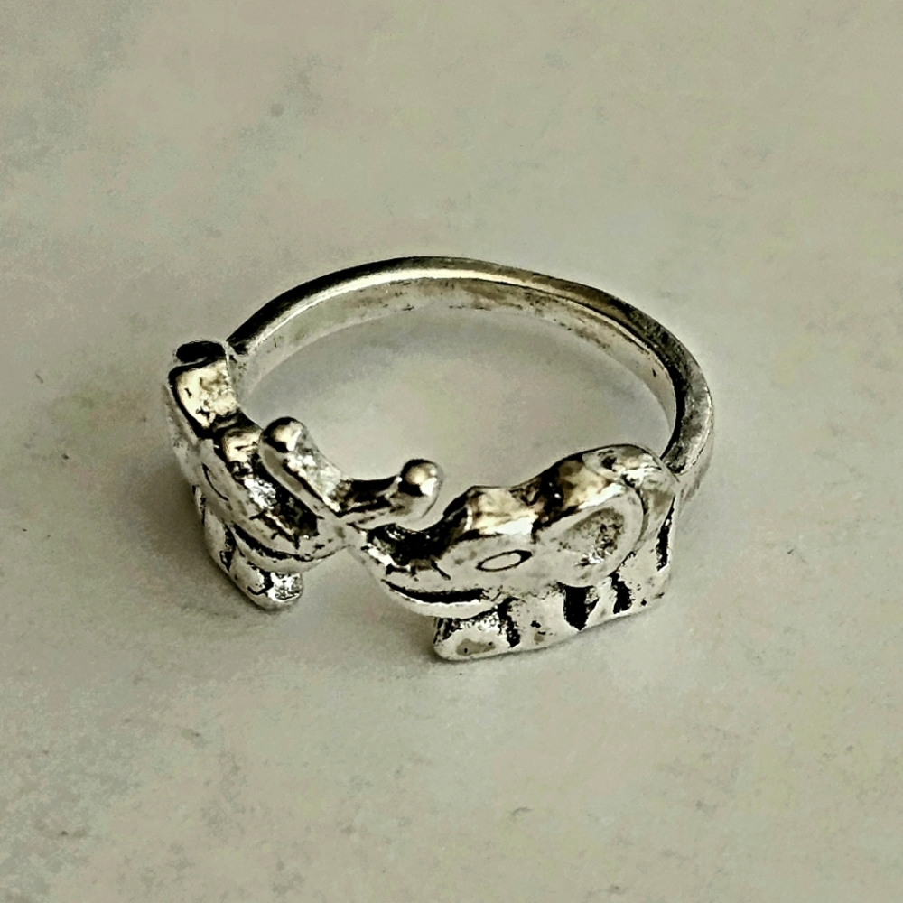LADIES NEW SIZE 6 SILVER ETCHED LUCKY ELEPHANT RING